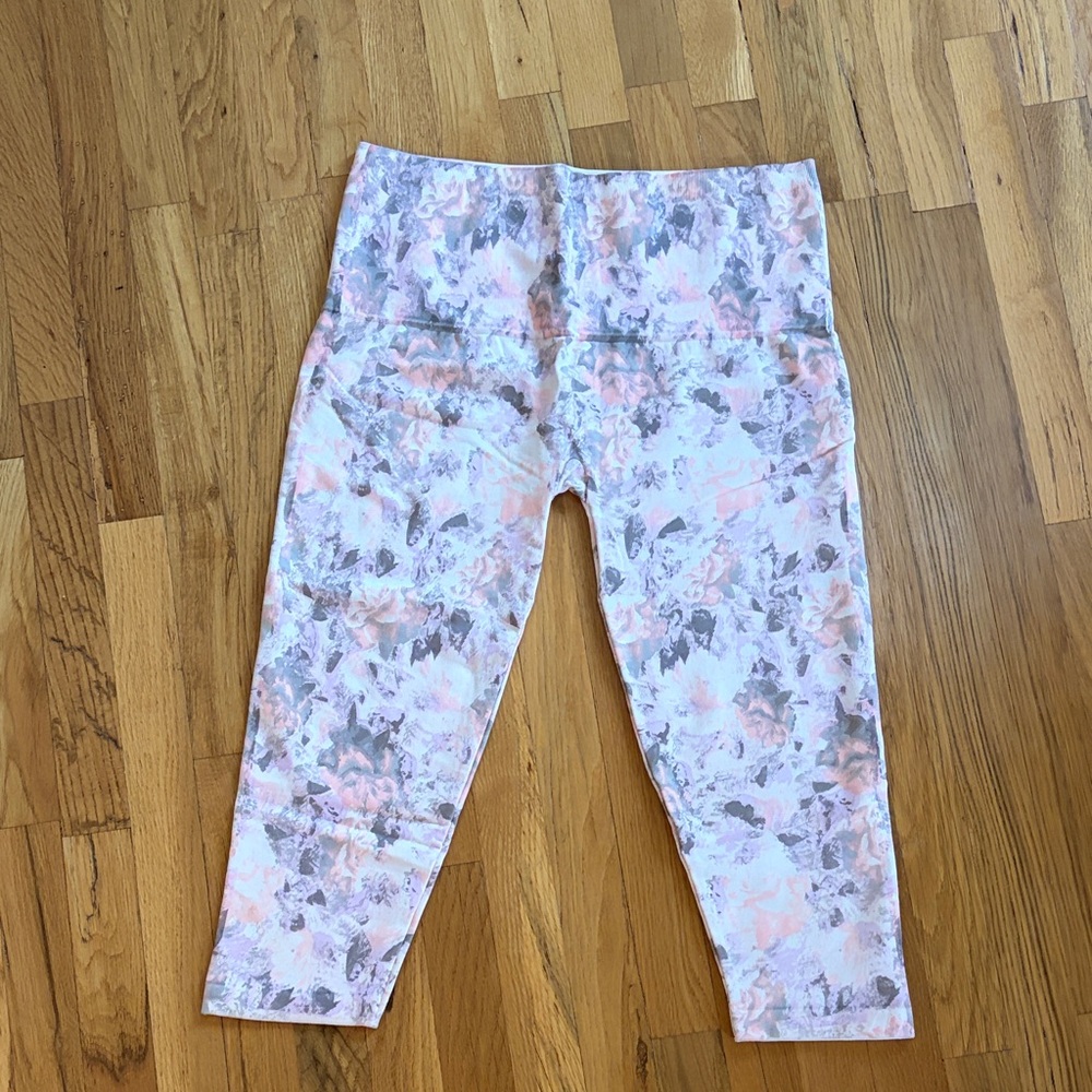 Breezies Tummy Smoothing Seamless Floral Cropped Legging Plus Size 2X
